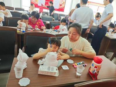 倡新時(shí)代婚育文化，筑家庭和諧幸?！】底稍兎?wù)在行動(dòng)